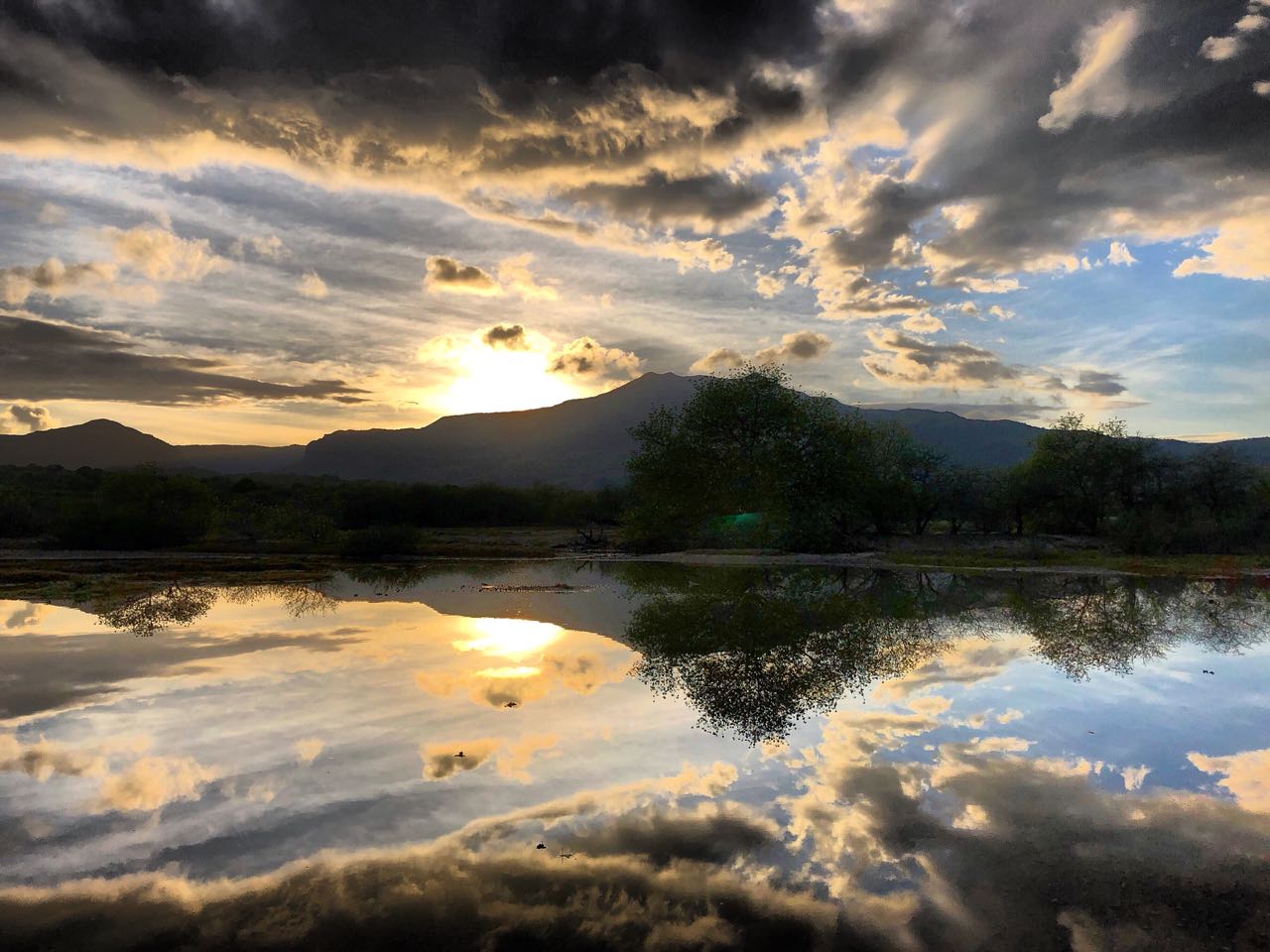 Zon Imid Rivier Nwar